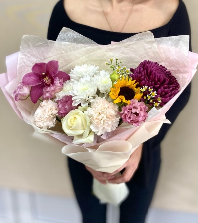 Букет с бигуди и орхидеей