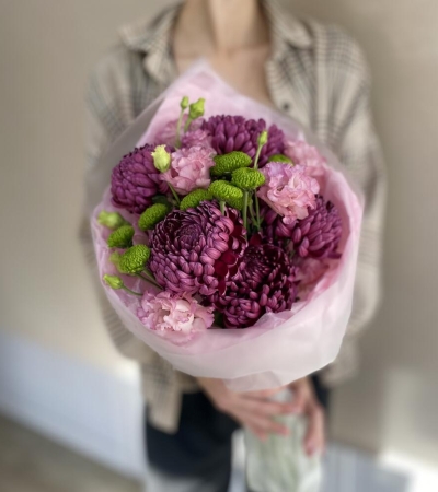 Букет из хризантем делигрин и бигуди