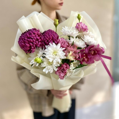 Букет с орхидеей и хризантемой бигуди Букет с орхидеей и хризантемой бигуди