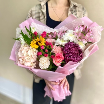 Букет с ярким акцентом подсолнух-бигуди Букет с ярким акцентом подсолнух-бигуди