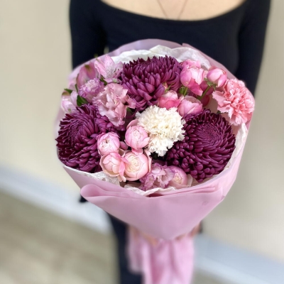 Букет с хризантемой бигуди «Слива» Букет с хризантемой бигуди «Слива»