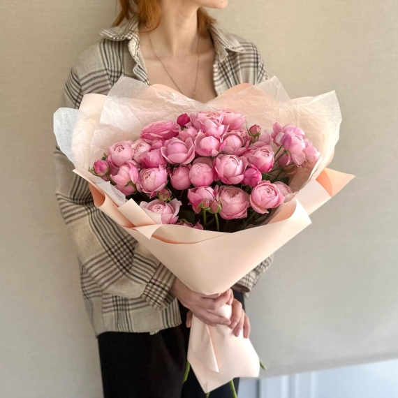 Моно букет из кустовой розы Сильва Пинк